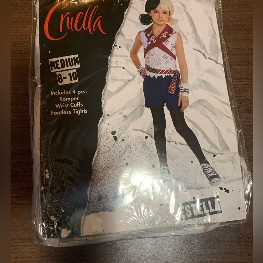 Disneys Cruella “Estella”kids costume medium size 8 to 10.